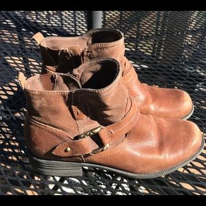 EARTH ORIGINS BROWN SUEDE BOOTIES, Sz 10